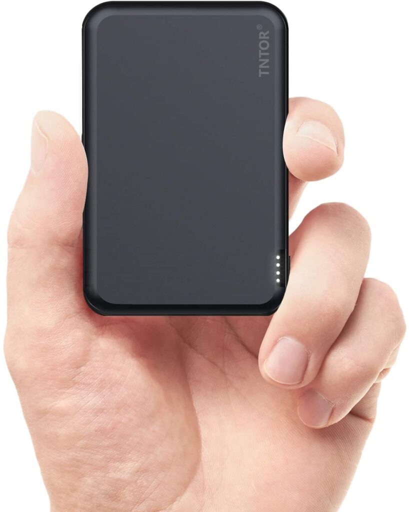 TNTOR Mini Powerbank 5000mAh – Piccola Come Un Rossetto, Con Doppia Uscita USB-A E USB-C, Ricarica Rapida 12W, Nera - 5
